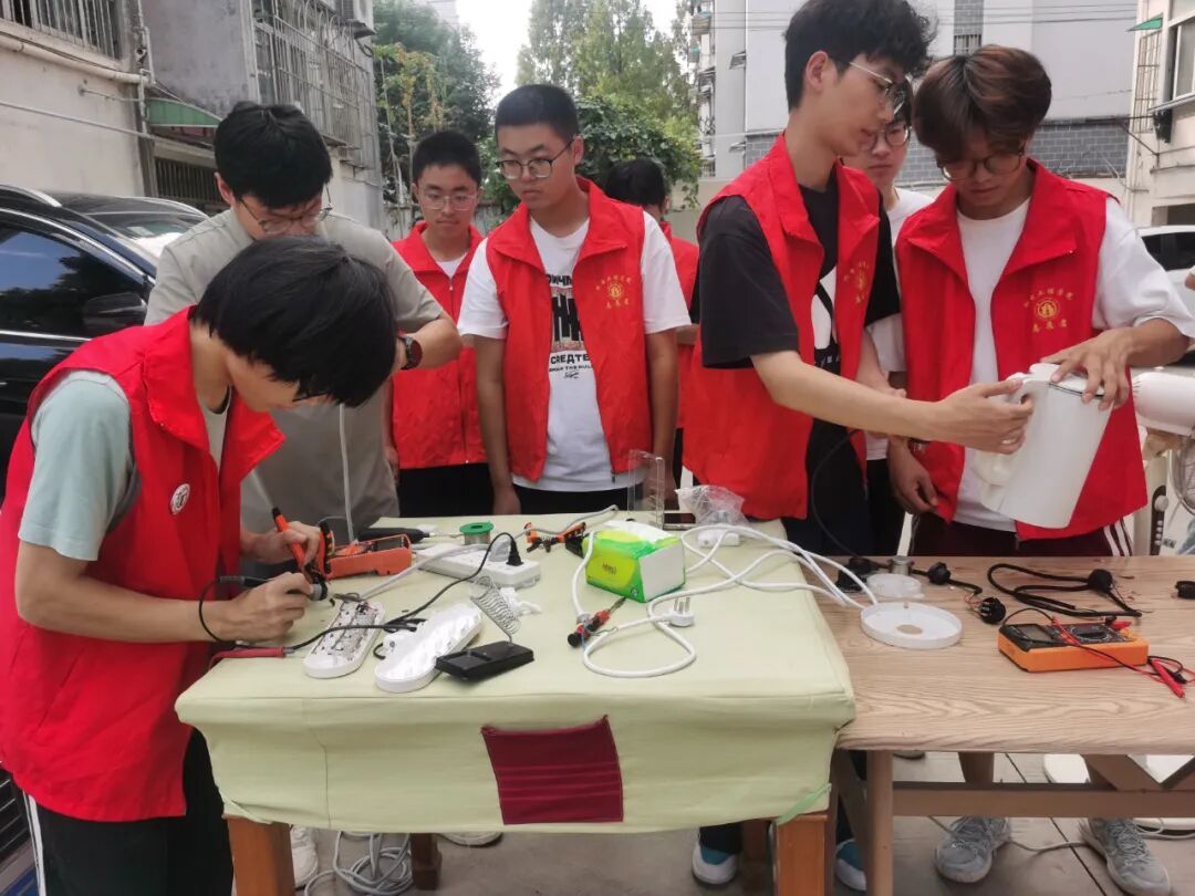 【我们的节日·重阳】屯溪区戴震路社区：重阳邻里集市 敬老暖到细节里